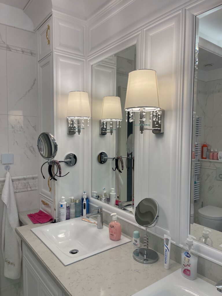 Ernyős-kristálydíszítésű IP-s falikar